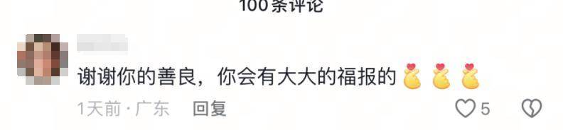 小海豚被困，海豚妈妈向人类求救！事发海南一海域