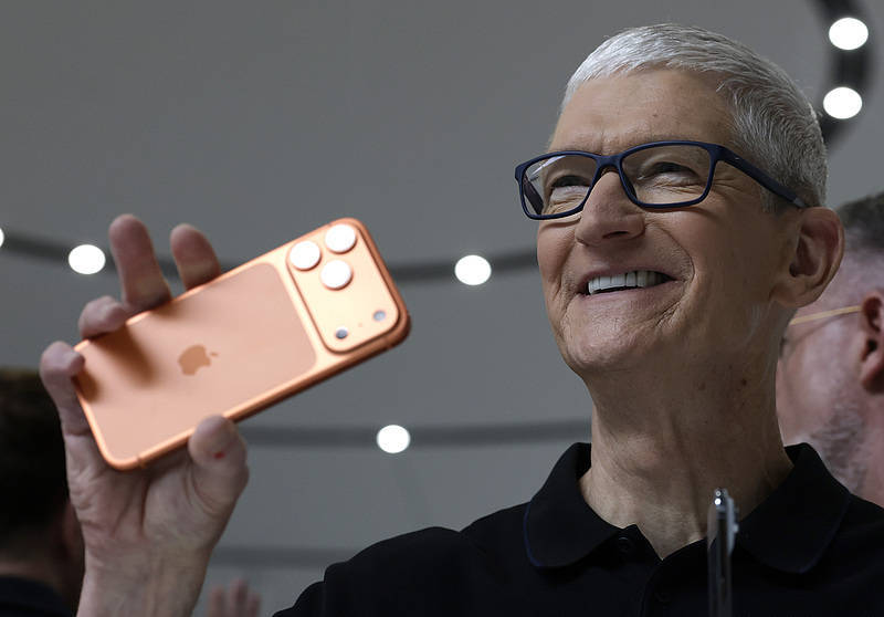 iPhone 17只是开始！苹果将陆续推出10款新品，首款无显示屏智能眼镜也将亮相